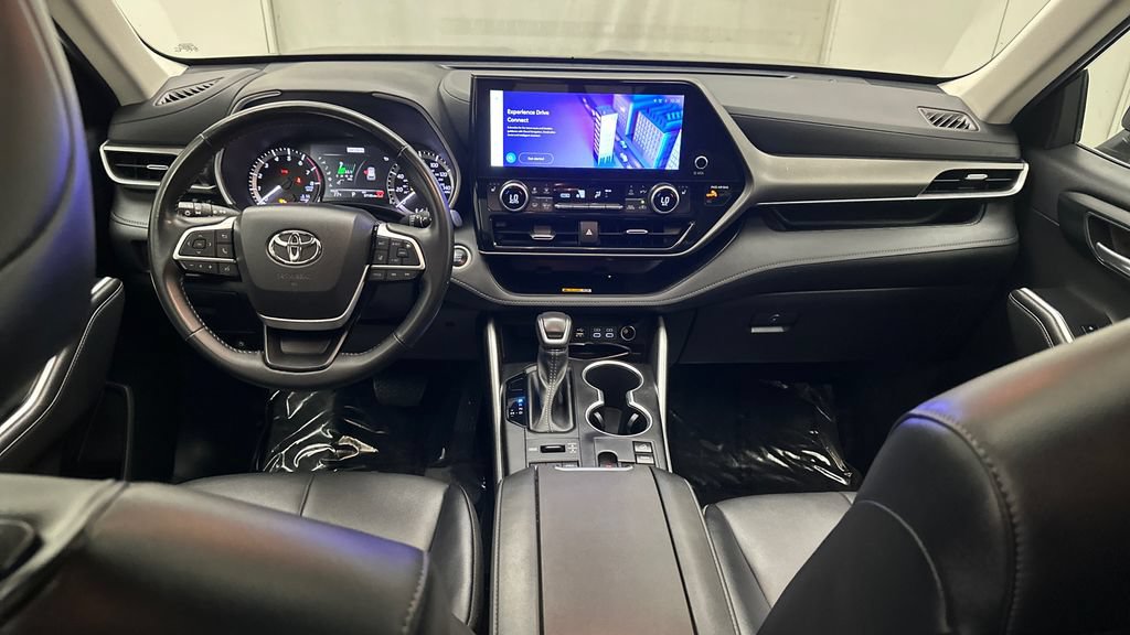Used 2024 Toyota Highlander XLE AWD/4WD image 27