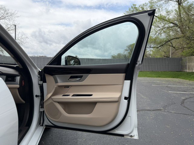 Used 2018 Jaguar XF Prestige AWD/4WD image 30