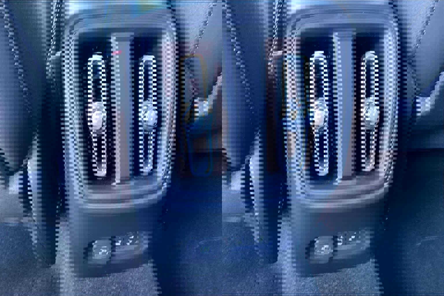 Used 2023 Volvo XC40 Recharge Ultimate w/ Protection Package Premier image 37