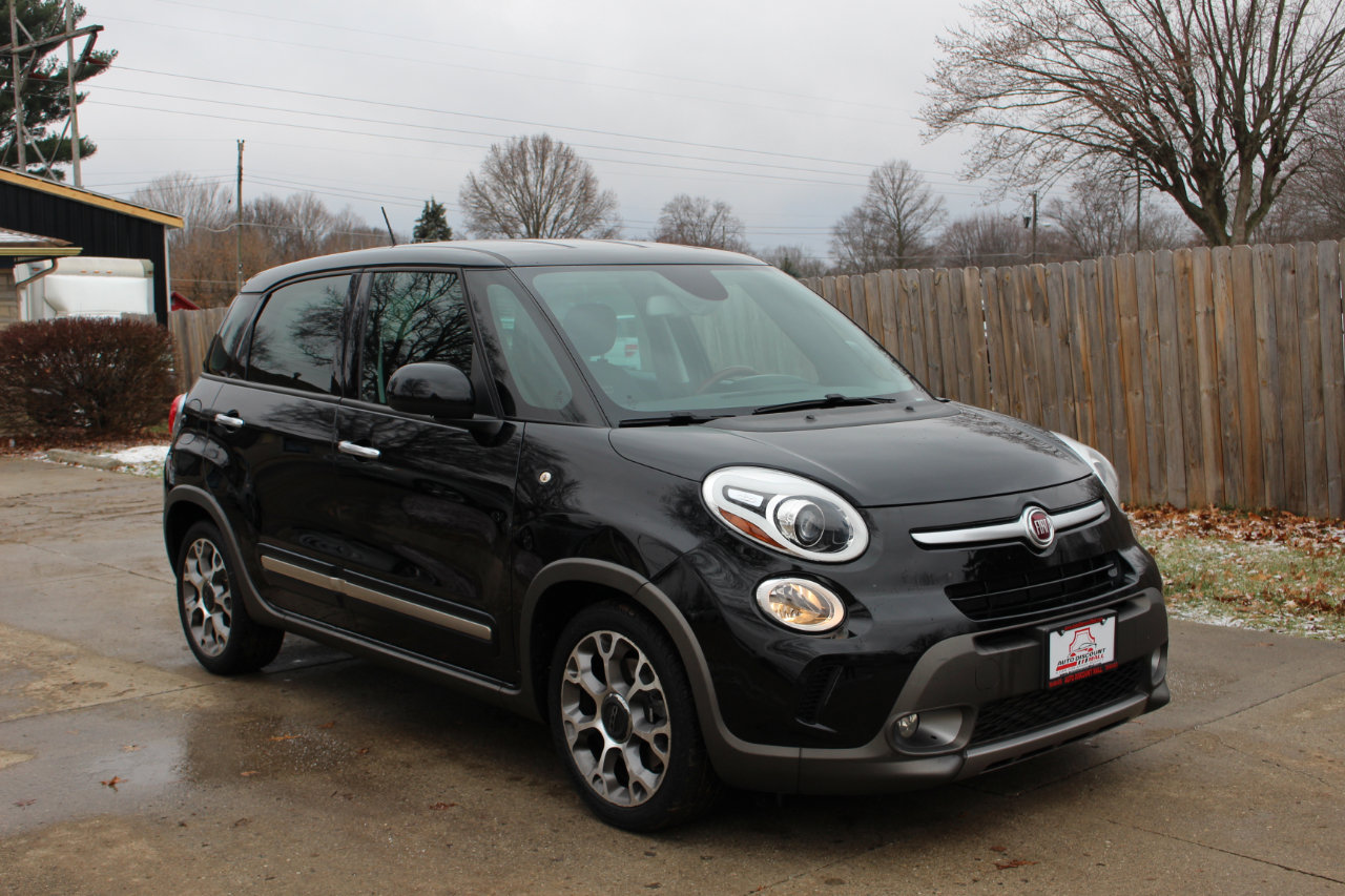 Used 2014 FIAT 500L Trekking w/ Popular Equipment Group image 2