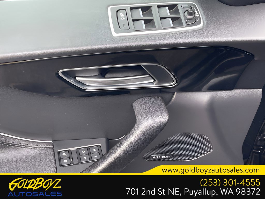 Used 2018 Jaguar F-PACE Premium image 16