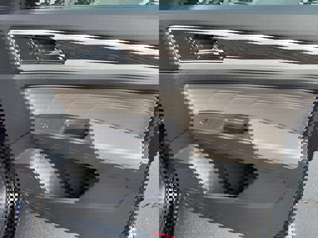 Used 2023 Volkswagen Atlas SE image 32