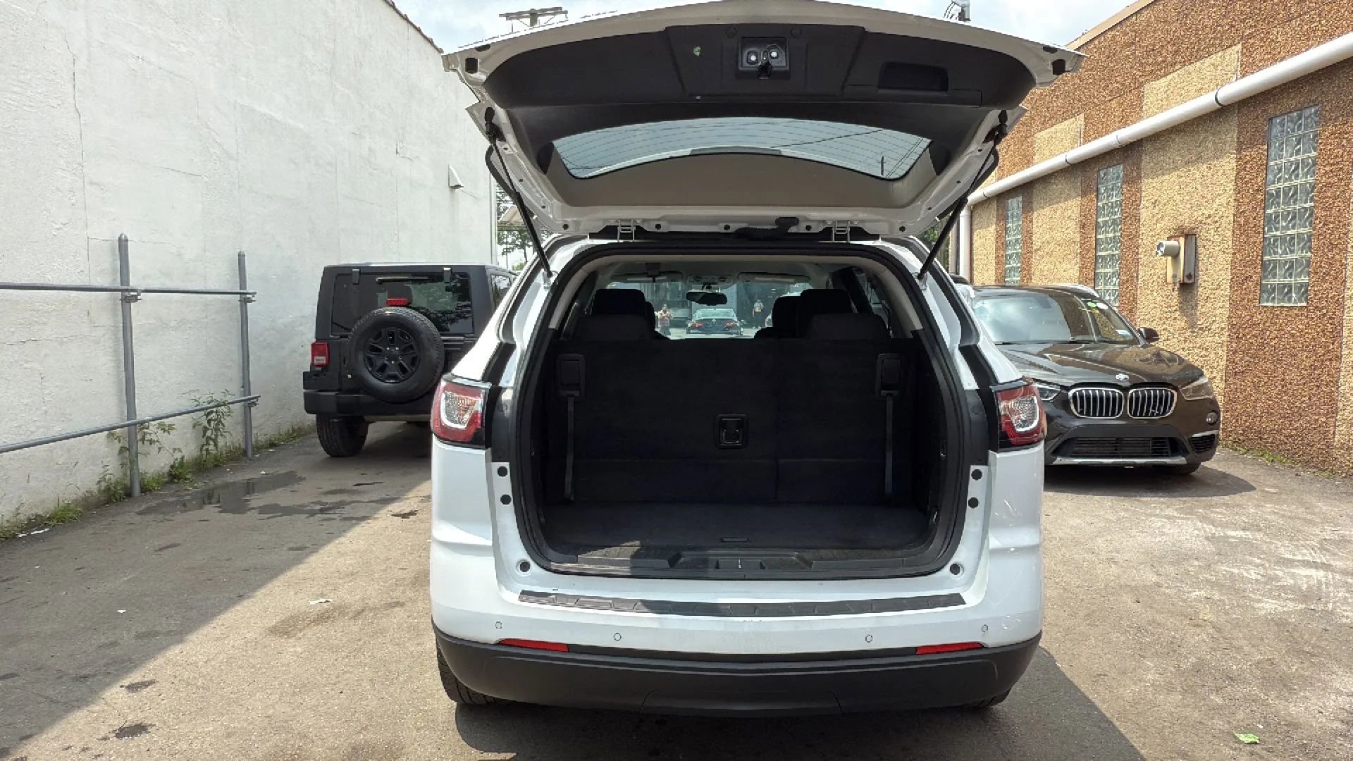 Used 2017 Chevrolet Traverse LT w/ Style and Technology Package image 26