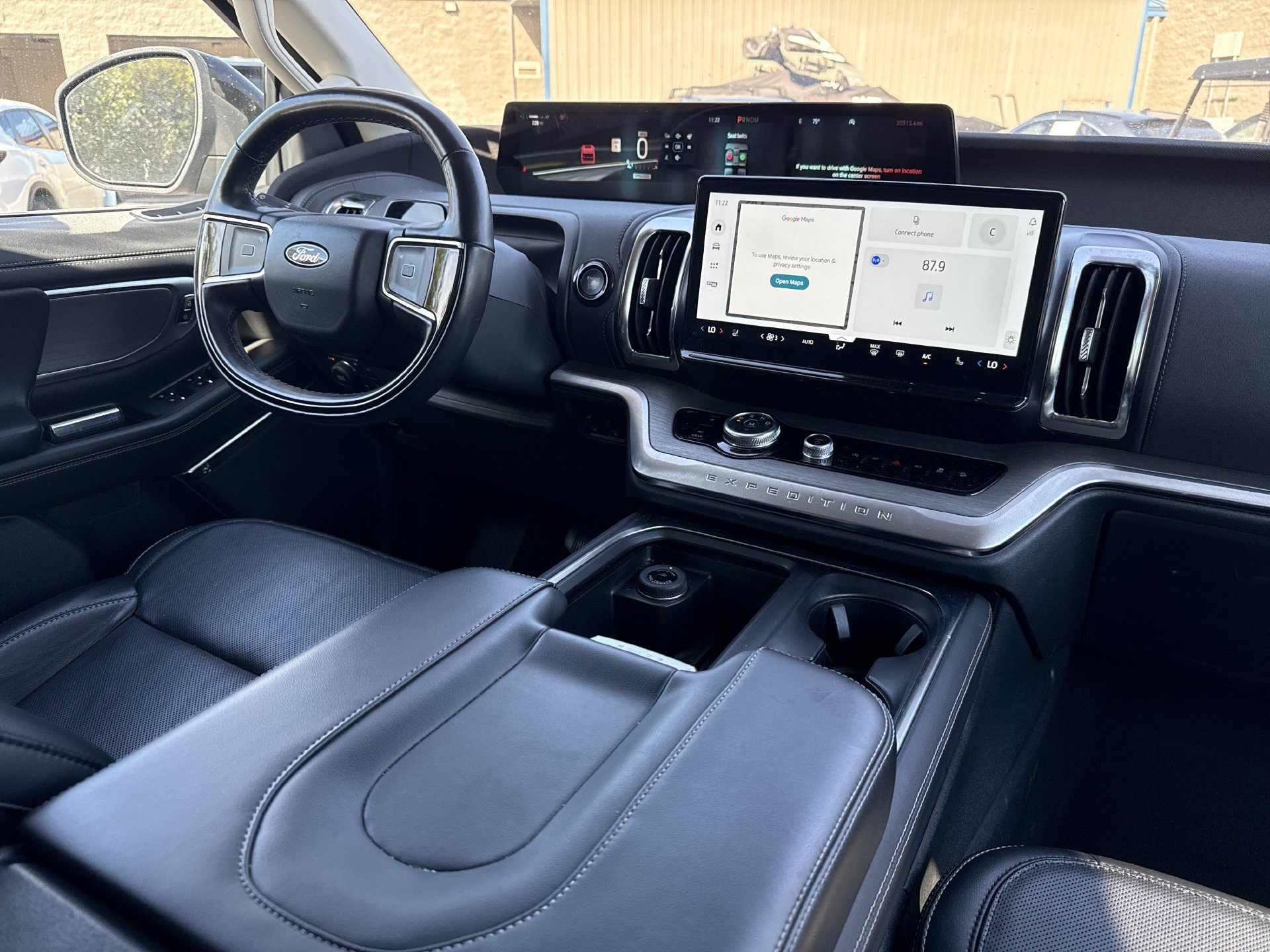 Used 2025 Ford Expedition Platinum AWD/4WD image 3