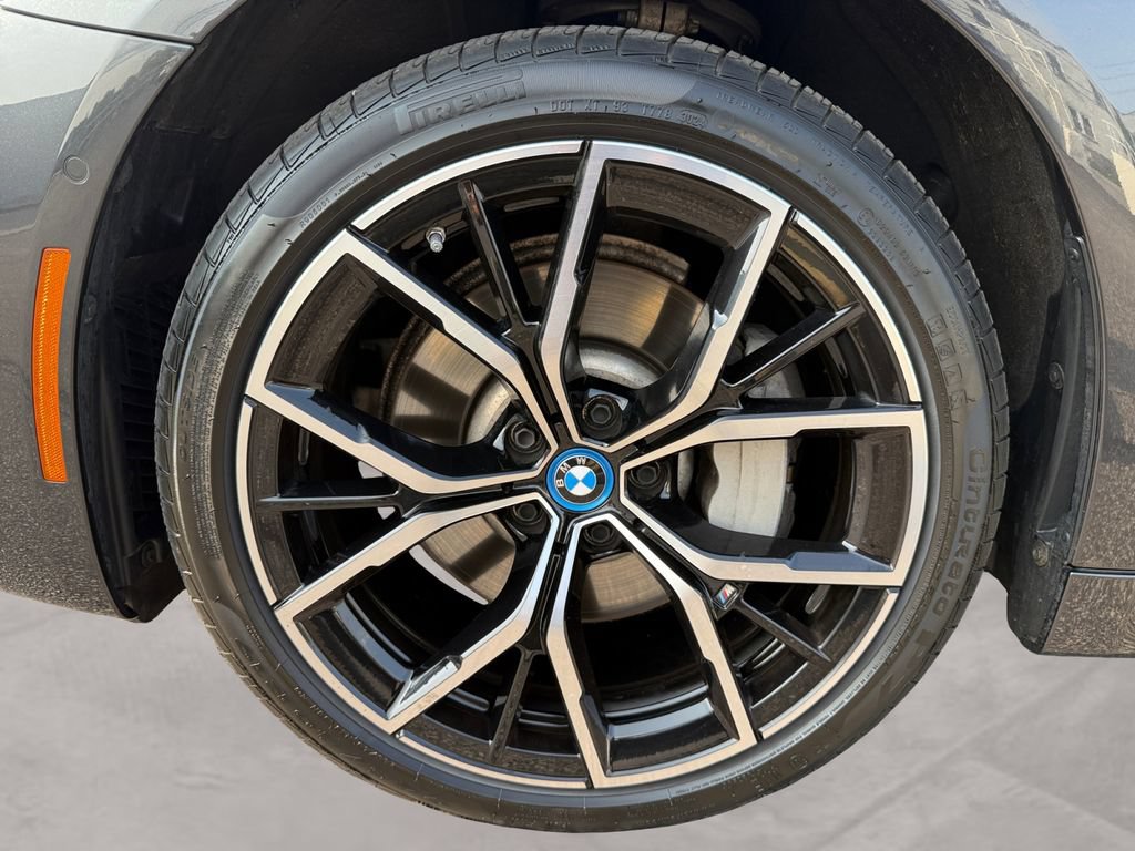 Used 2023 BMW 530e xDrive w/ Premium Package AWD/4WD image 14
