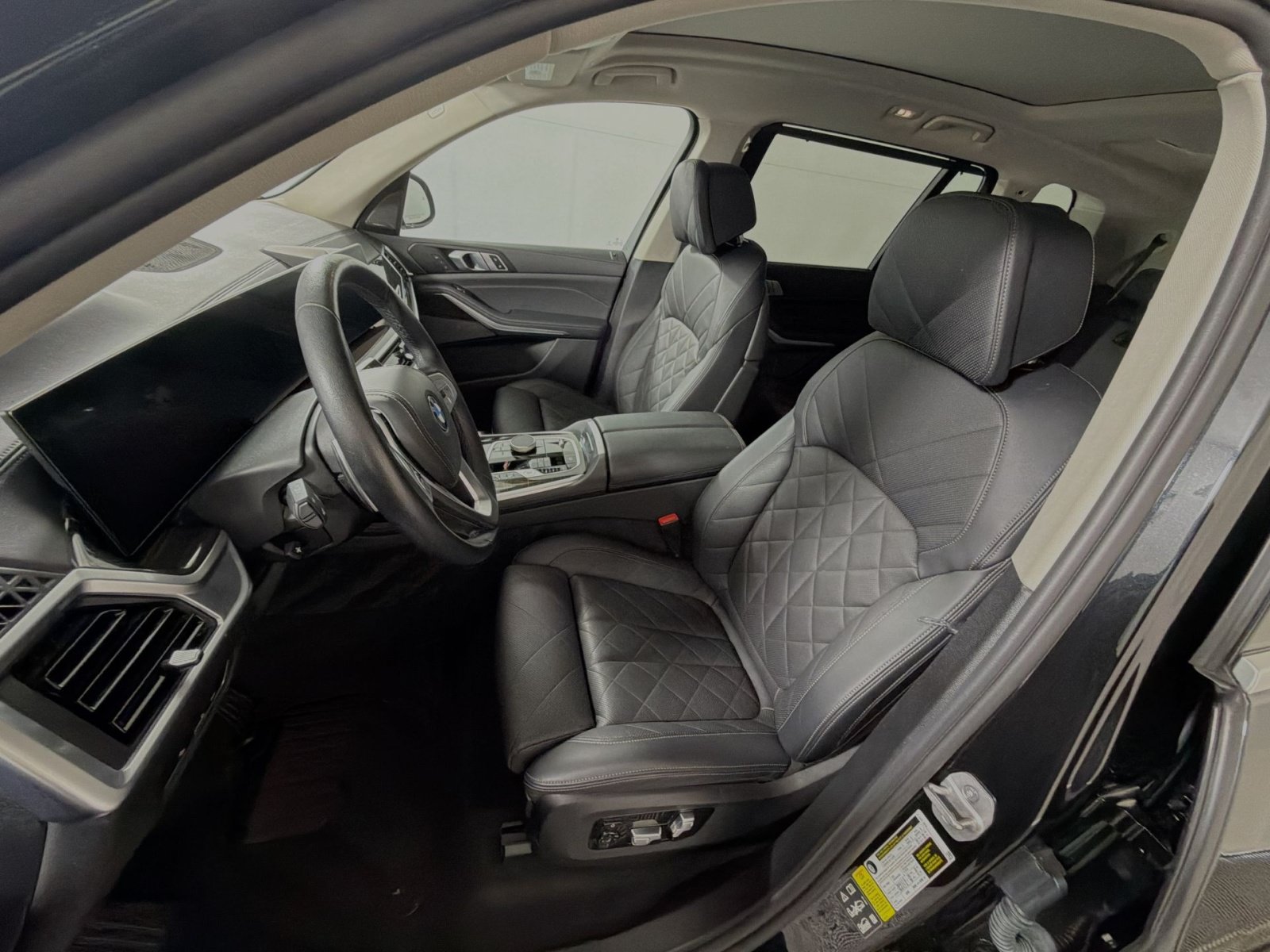 Used 2024 BMW X7 xDrive40i w/ Premium Package AWD/4WD image 13