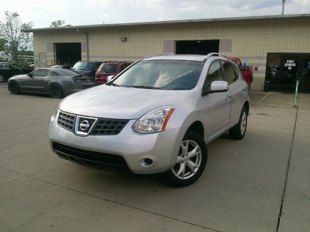 Used 2010 Nissan Rogue SL w/ Moonroof Pkg image 1