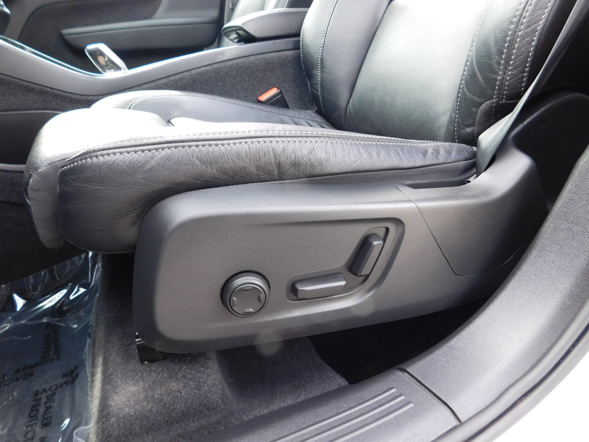 Used 2023 Volvo XC40 B5 Plus w/ Driver Assist Package AWD/4WD image 17