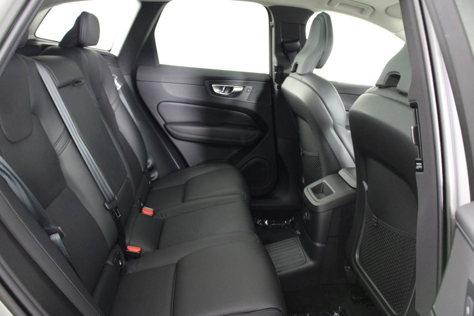 Certified 2023 Volvo XC60 T8 Plus AWD/4WD image 30