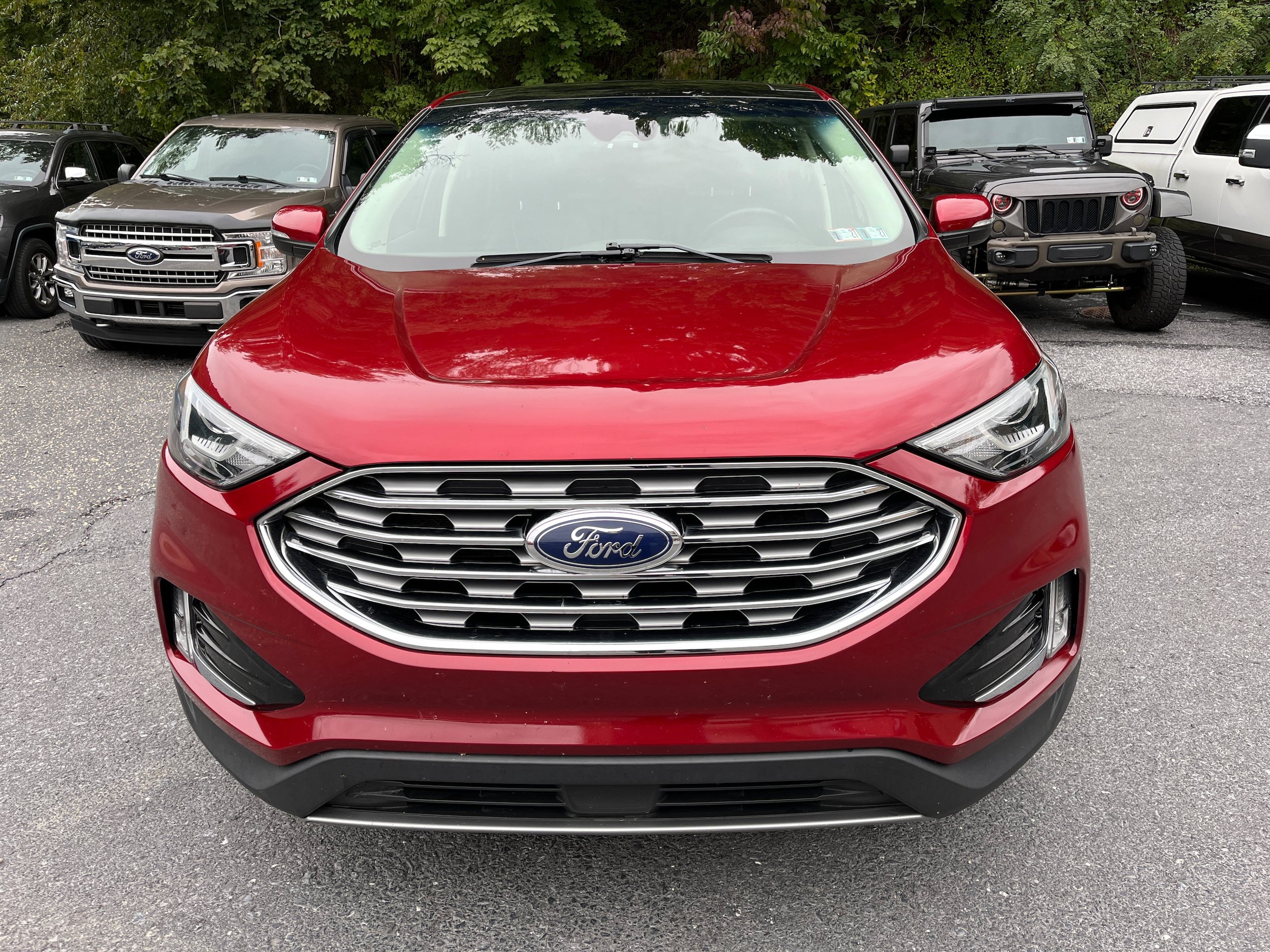 Used 2019 Ford Edge Titanium w/ Cold Weather Package AWD/4WD image 3
