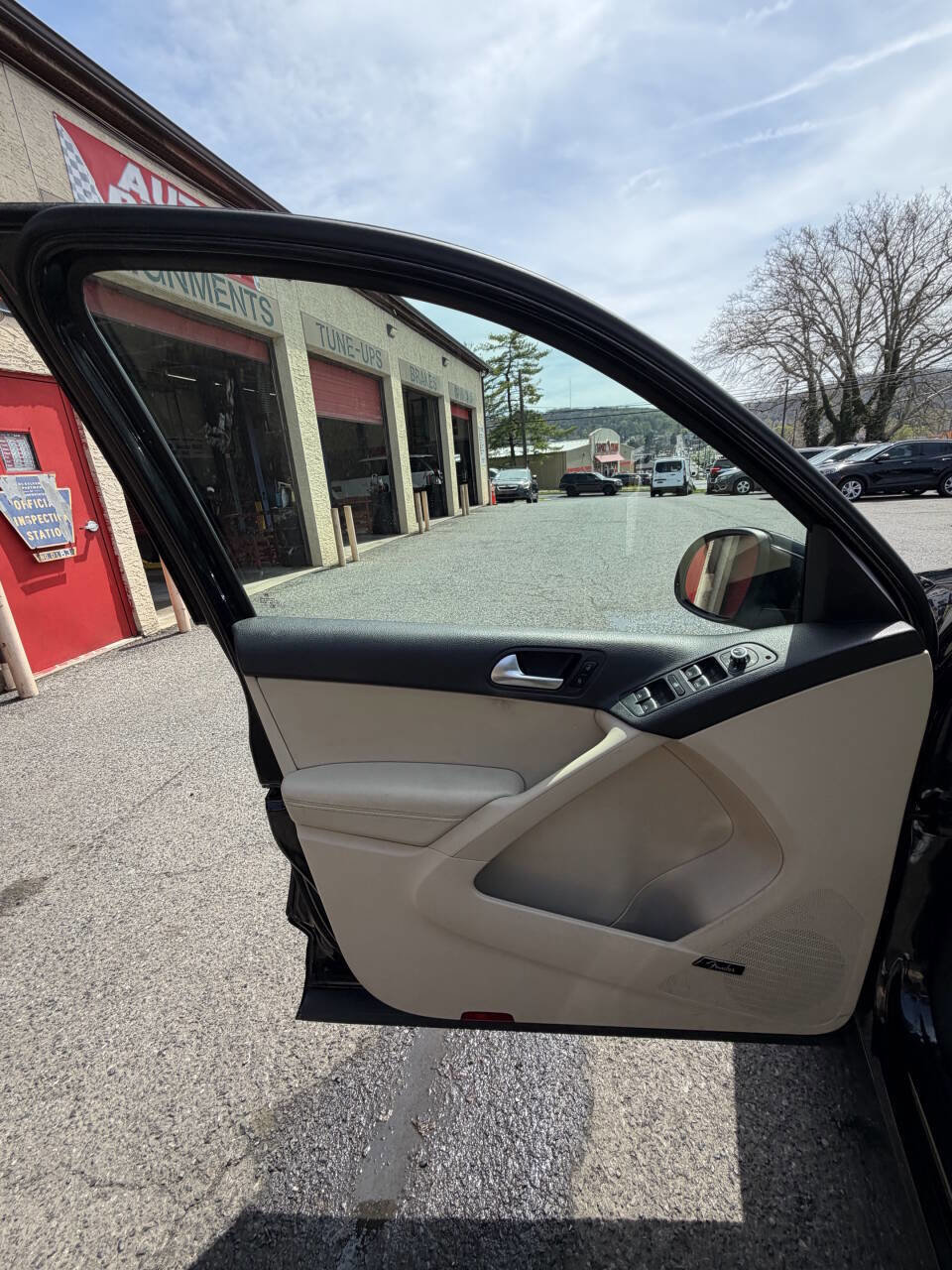 Used 2015 Volkswagen Tiguan SEL image 28