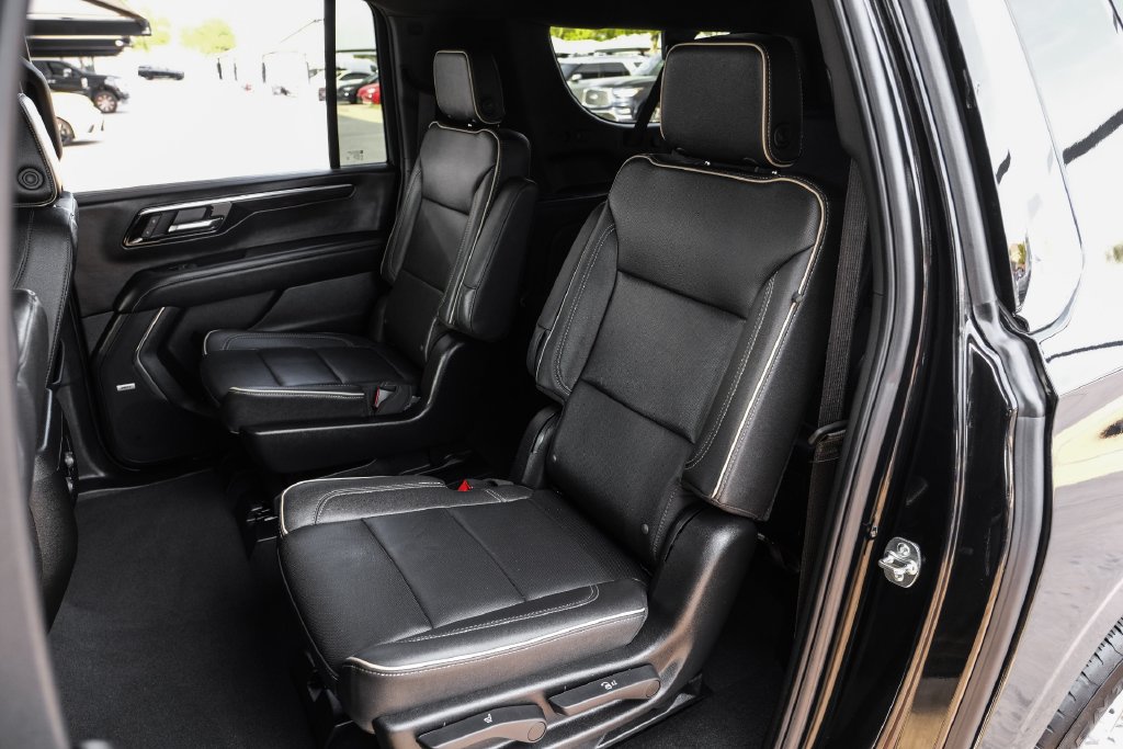 Used 2026 Chevrolet Suburban Premier RWD image 39