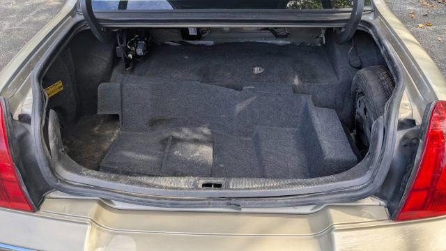 Used 2011 Lincoln Town Car Signature Limited image 13