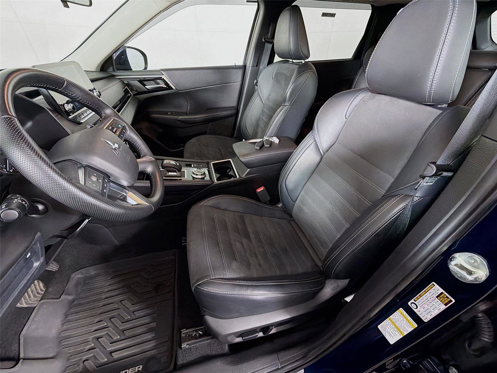 Used 2024 Mitsubishi Outlander SE image 11