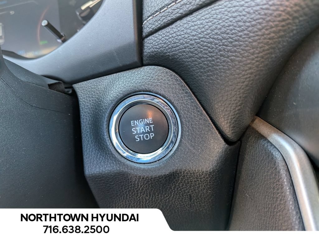 Used 2025 Toyota RAV4 XLE AWD/4WD image 18