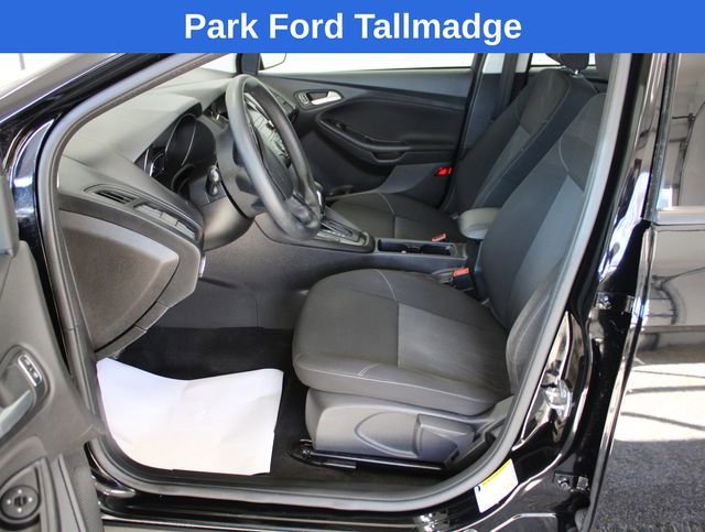 Used 2018 Ford Focus SE w/ SE Appearance Package image 13