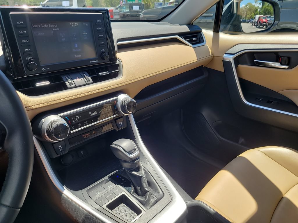 Used 2020 Toyota RAV4 XLE Premium FWD image 21