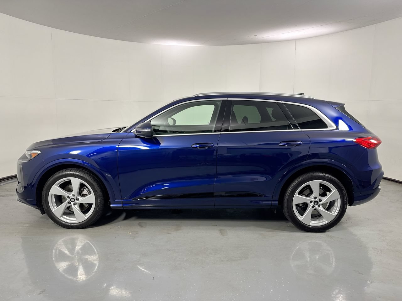 Used 2025 Audi Q5 Prestige AWD/4WD image 2