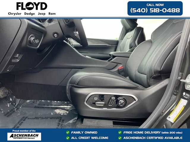 New 2025 Jeep Grand Cherokee L Overland w/ Luxury Tech Group IV image 10