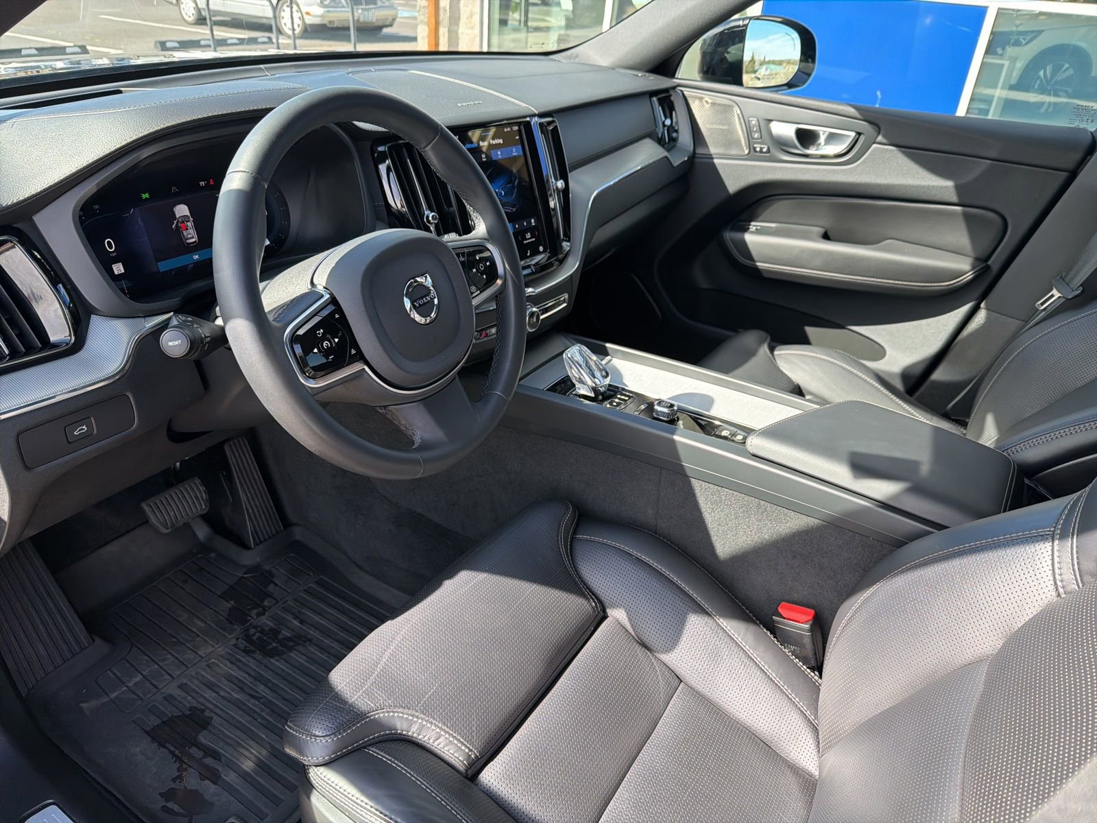 Used 2024 Volvo XC60 B5 Ultimate w/ Protection Package Premier image 19