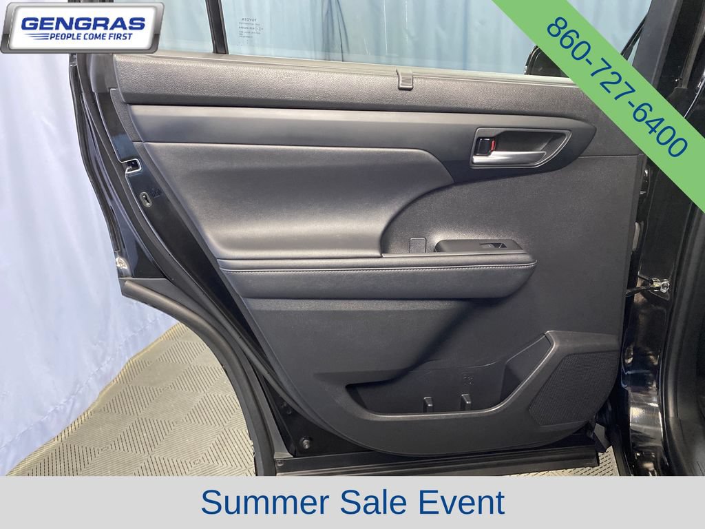 Used 2023 Toyota Highlander XLE AWD/4WD image 25