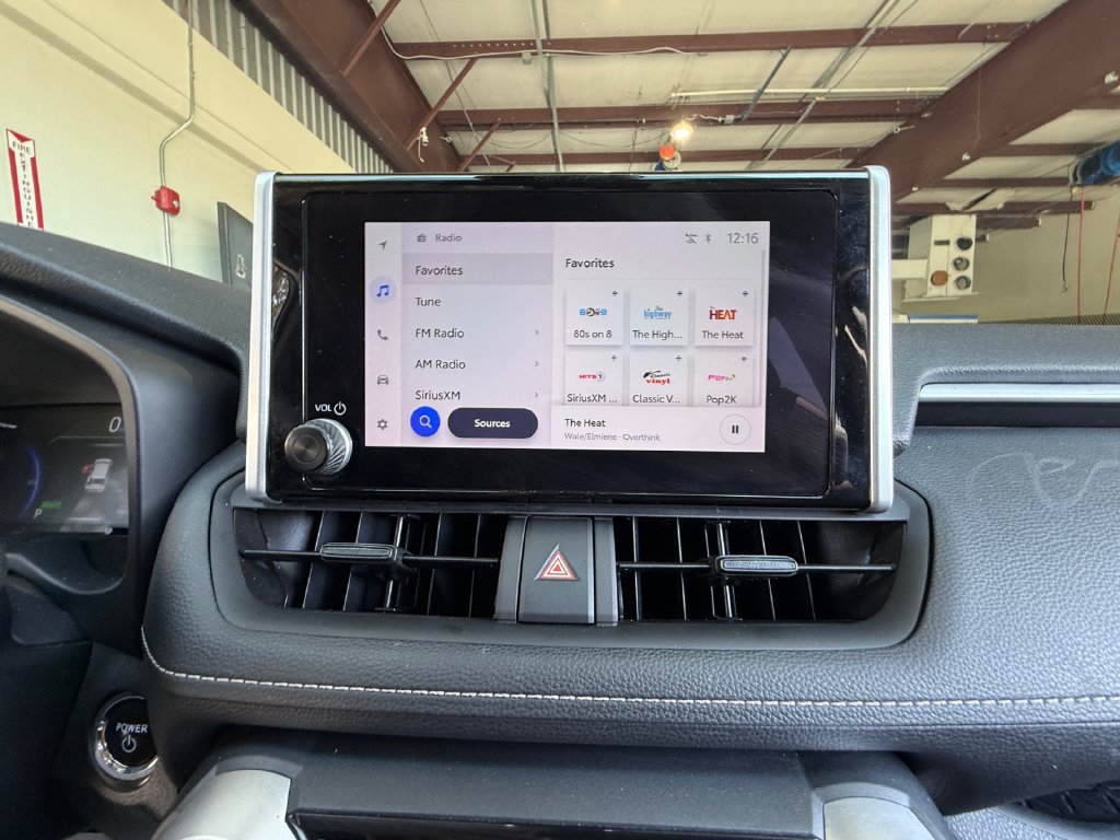 Used 2025 Toyota RAV4 XLE AWD/4WD image 21