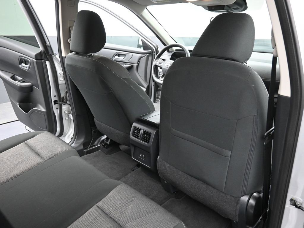 Used 2025 Nissan Rogue SV image 12