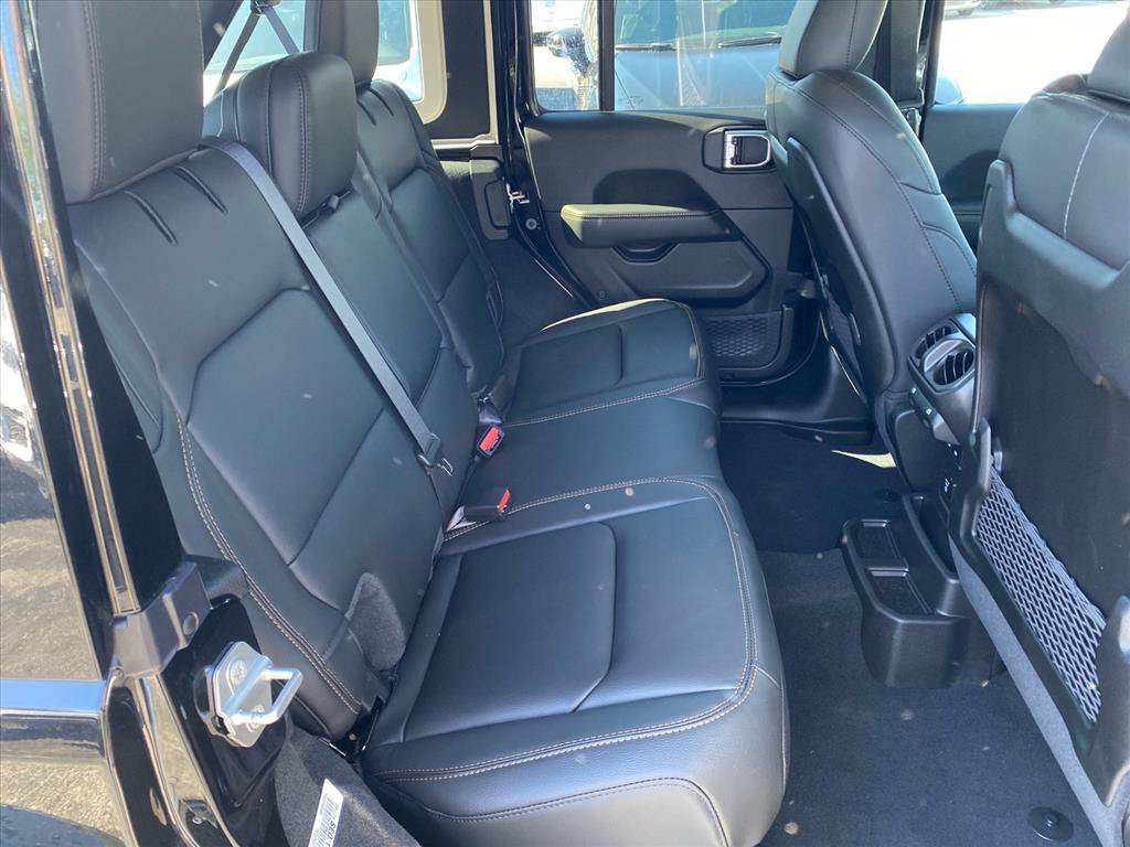 New 2026 Jeep Wrangler Unlimited Sahara w/ Technology Group AWD/4WD image 16