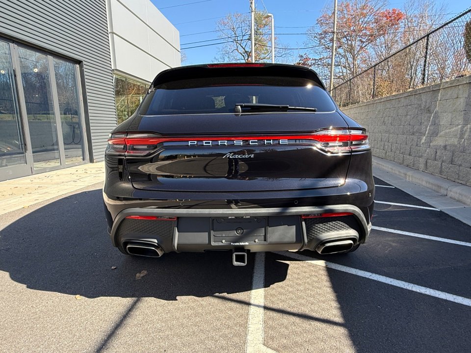 Certified 2025 Porsche Macan image 6