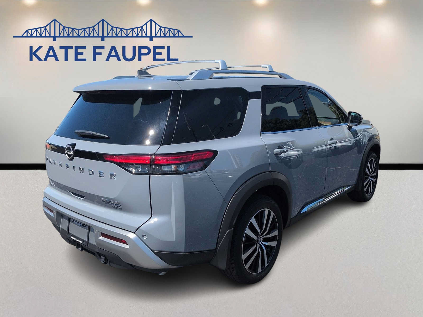 Used 2025 Nissan Pathfinder Platinum w/ Cargo Package AWD/4WD image 7