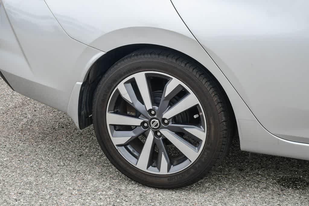Used 2020 Nissan Versa SR FWD image 10