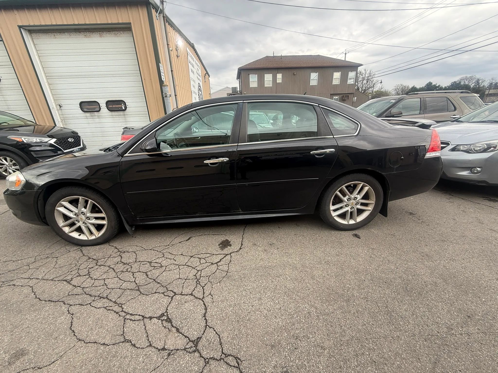 Used 2010 Chevrolet Impala LTZ FWD image 2