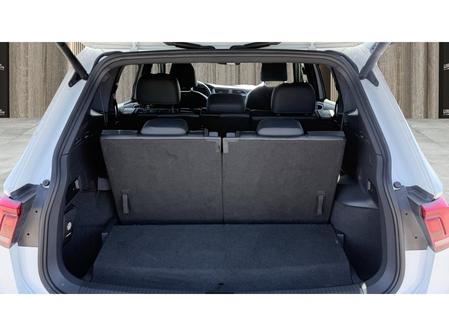Used 2019 Volkswagen Tiguan SEL R-Line FWD image 14