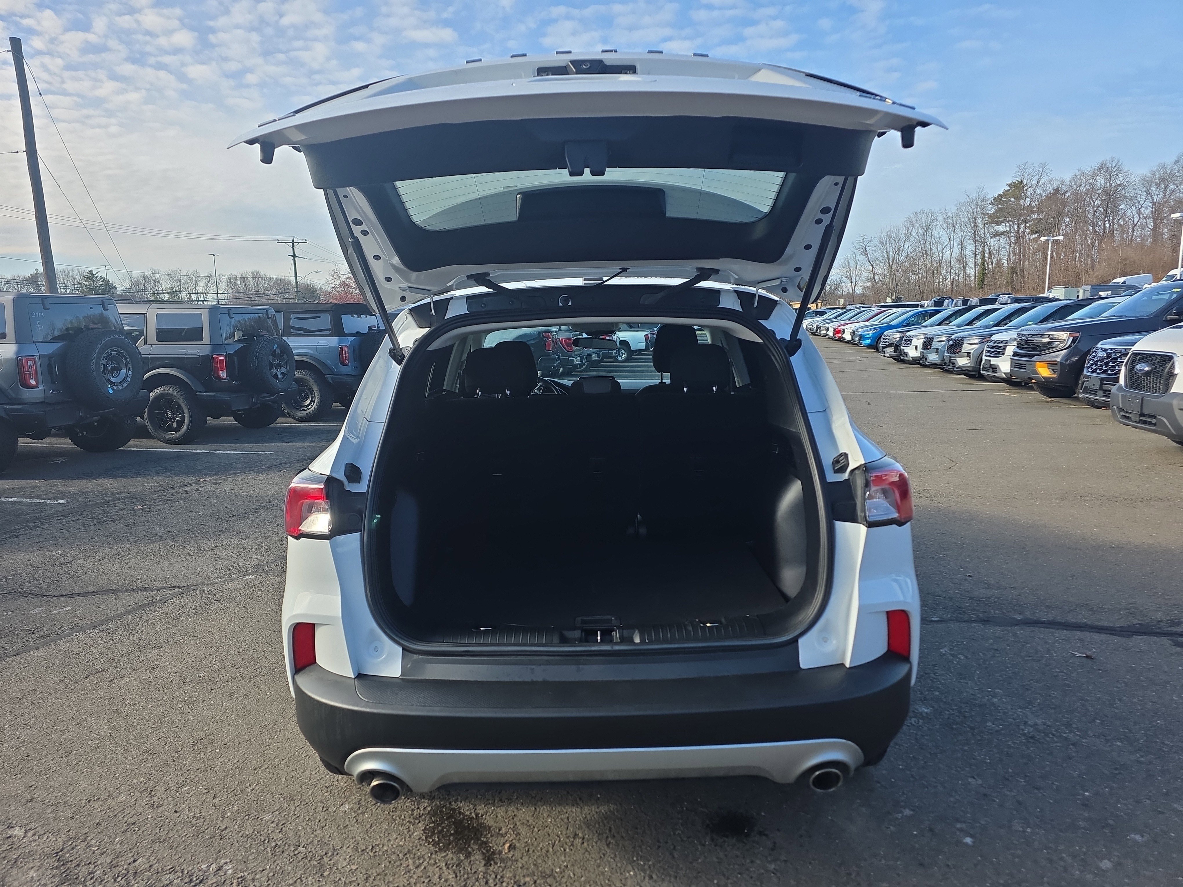 Certified 2022 Ford Escape SE w/ Cold Weather Package image 17