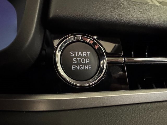 New 2025 Mitsubishi Outlander SEL image 11