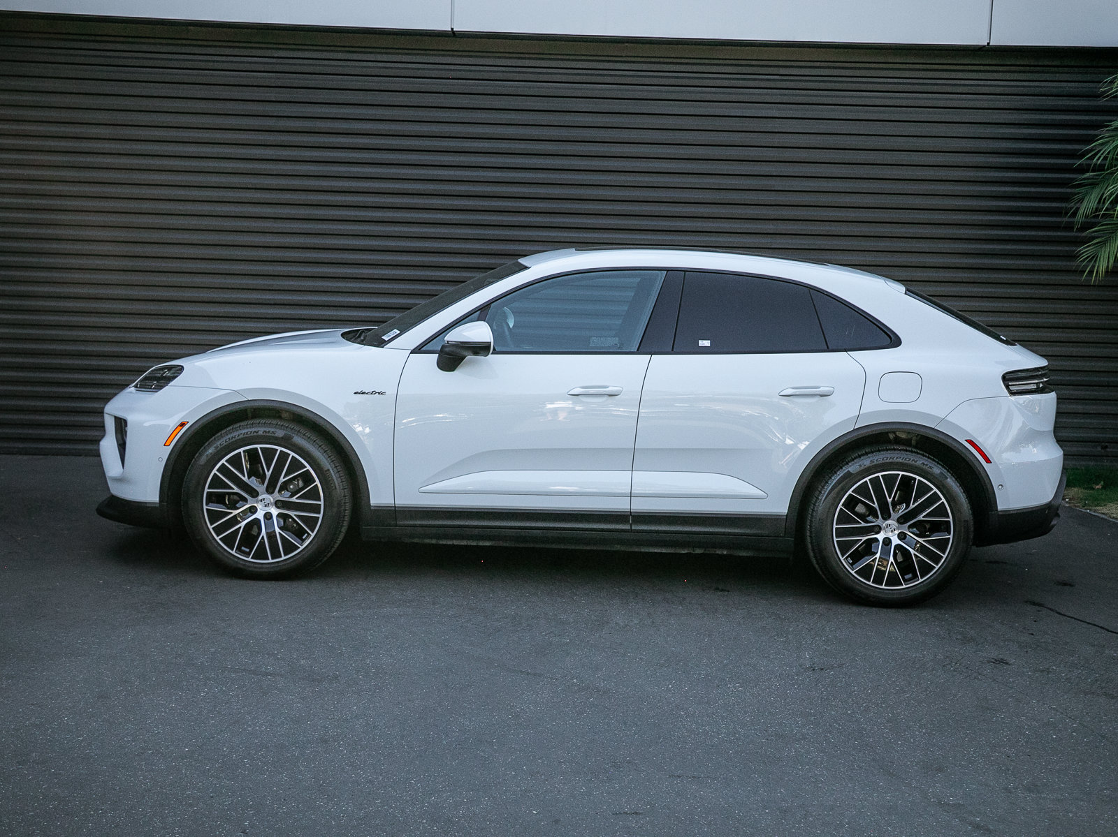 Certified 2025 Porsche Macan Electric RWD image 2