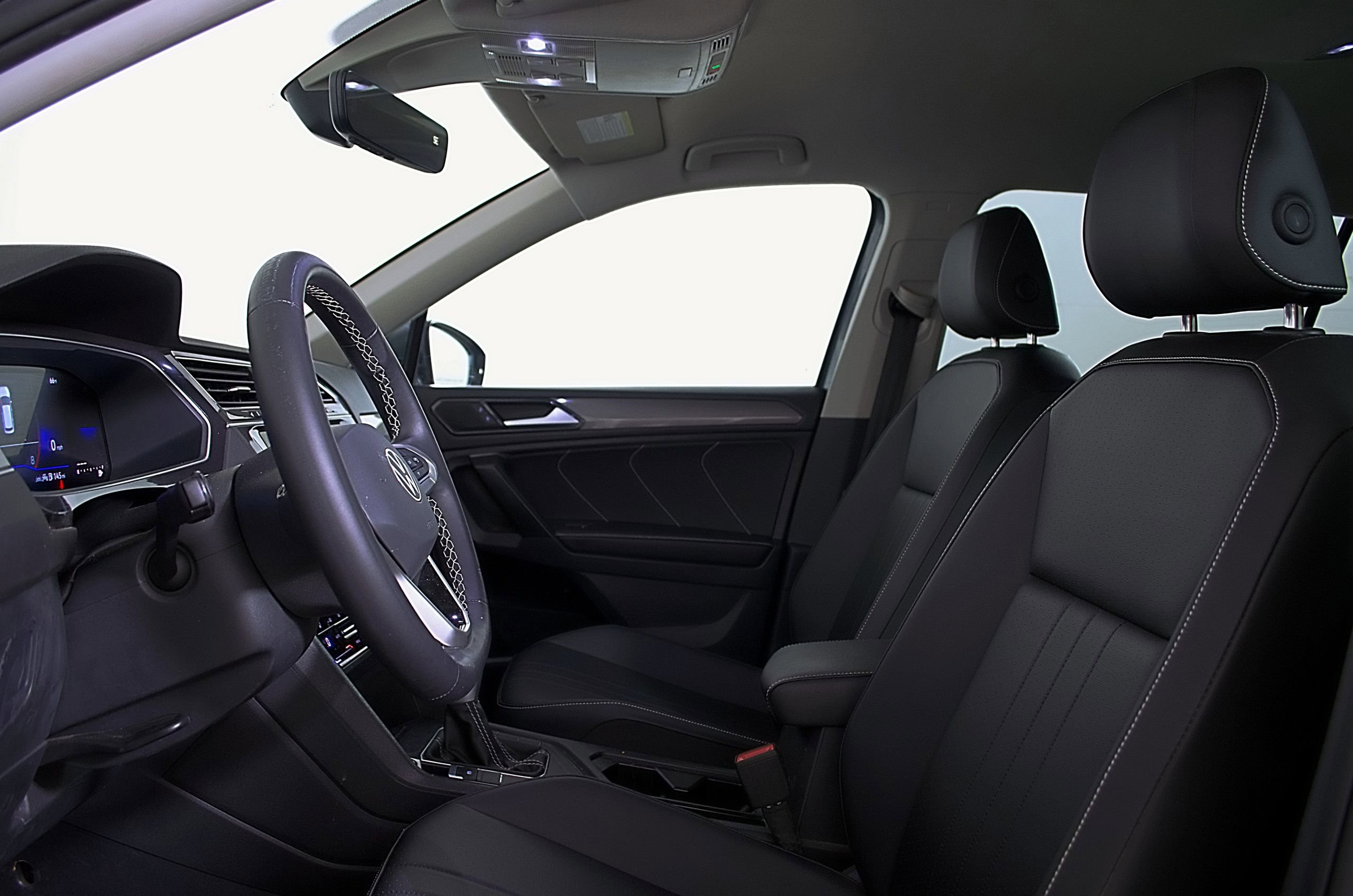 Used 2024 Volkswagen Tiguan SE w/ MDO Package, Three-Row image 23