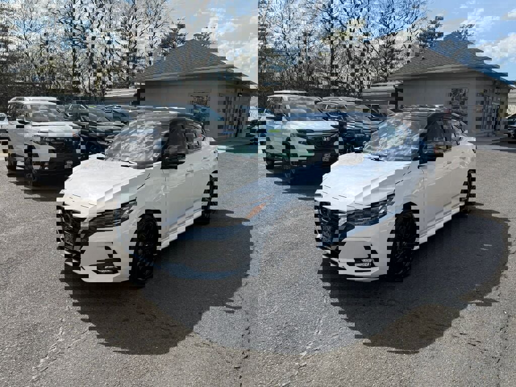 Used 2021 Nissan Sentra SR w/ SR Premium Package image 3