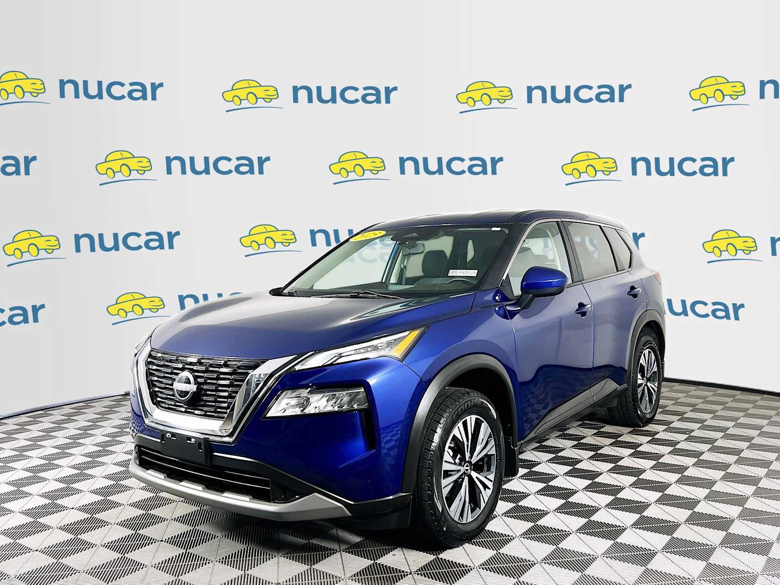 Used 2023 Nissan Rogue SV image 3