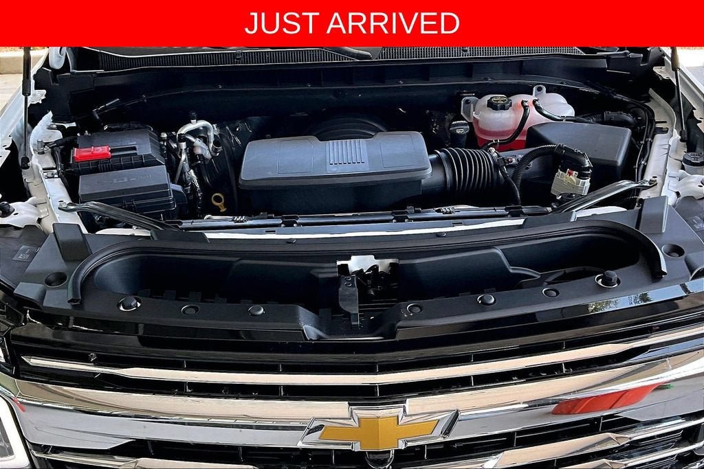 New 2026 Chevrolet Suburban LT w/ Comfort Package AWD/4WD image 9