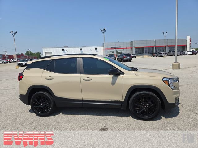 Used 2023 GMC Terrain SLE w/ Driver Convenience Package image 2