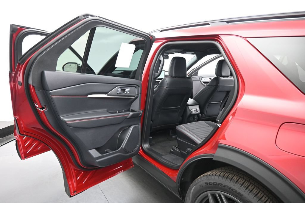 New 2026 Ford Explorer ST-Line w/ ST-Line Street Pack RWD image 19