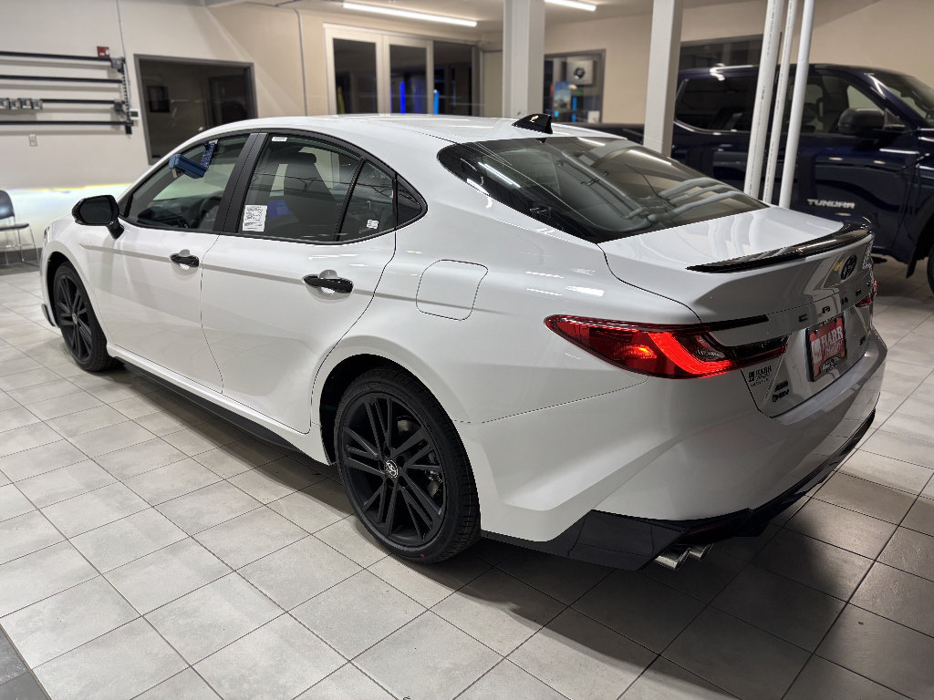 New 2026 Toyota Camry Hybrid FWD image 2