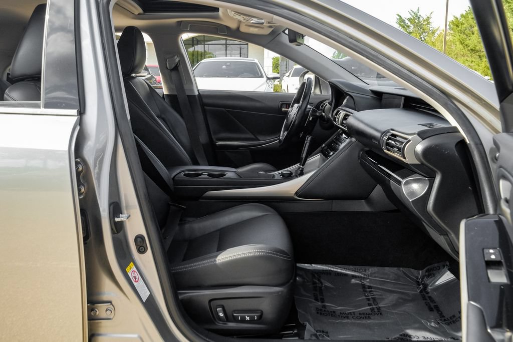 Used 2017 Lexus IS 200t RWD image 37
