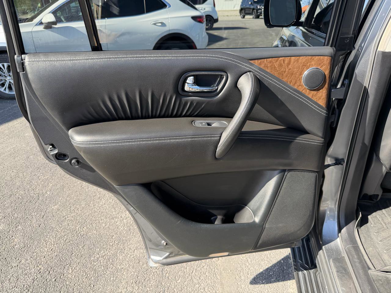 Used 2015 INFINITI QX80 2WD w/ 22" Wheel Package image 17