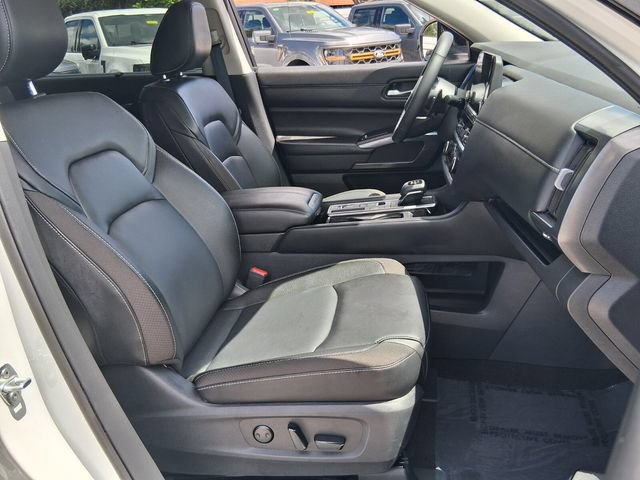 Used 2024 Nissan Pathfinder SL FWD image 19
