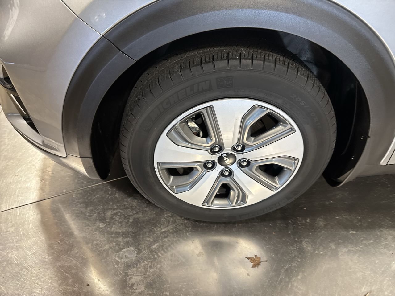 Certified 2022 Kia Niro LX image 10