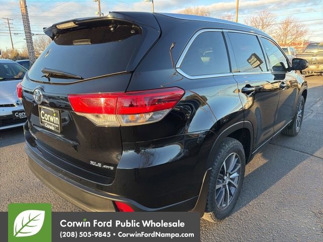 Used 2018 Toyota Highlander XLE w/ Carpet Mat Package (TMS) image 5