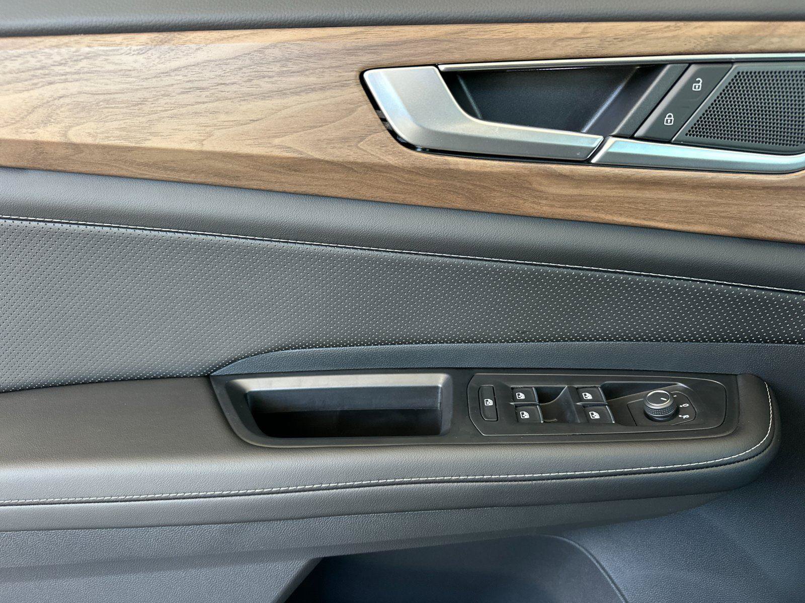 New 2026 Volkswagen Atlas SE FWD image 10