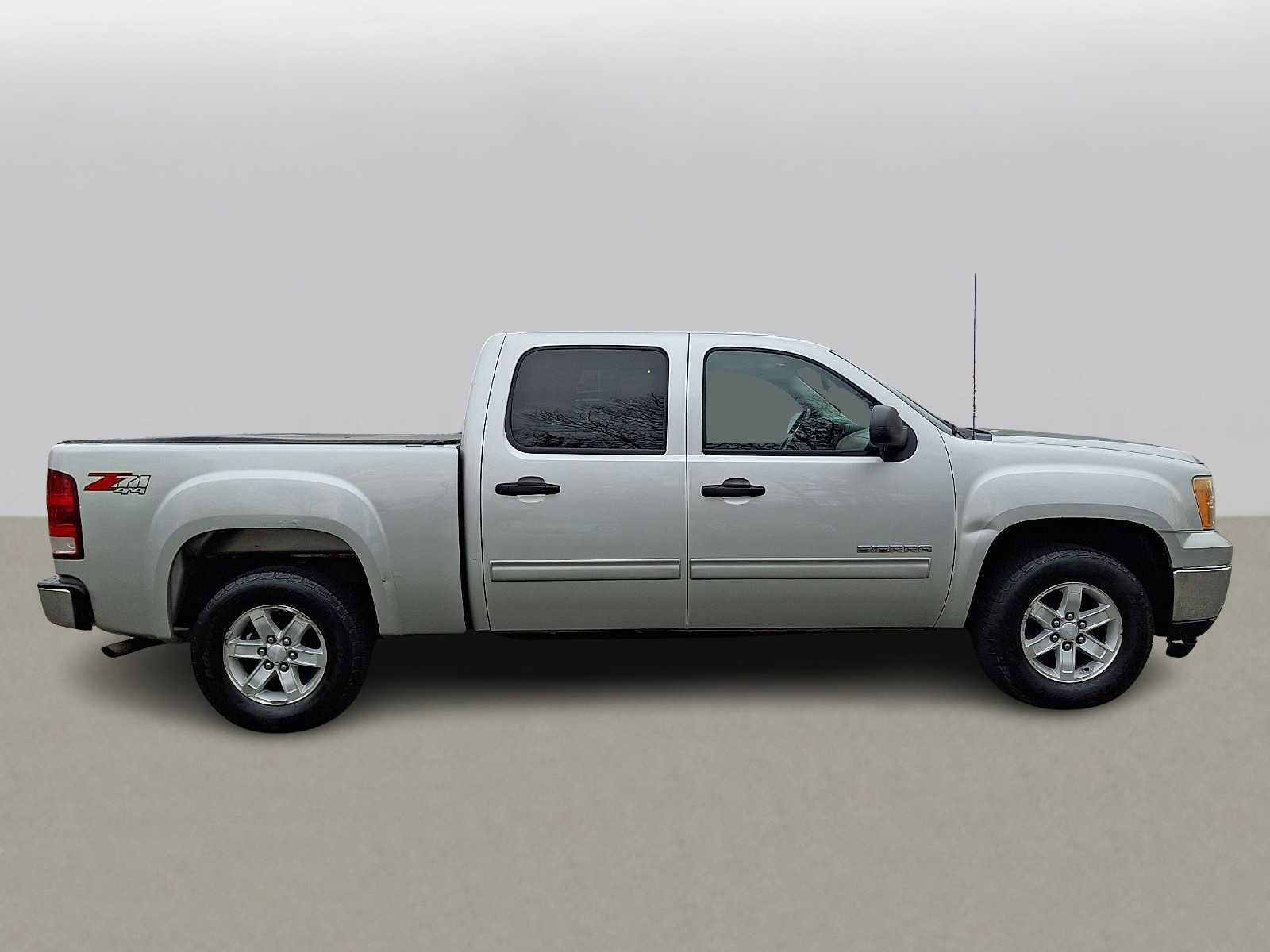 Used 2011 GMC Sierra 1500 SLE w/ Power Tech Package image 4